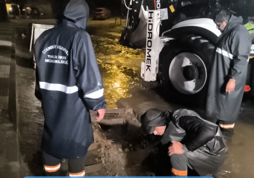 Çekmeköy’de Sağanak Yağışla Mücadele Çalışmaları Devam Ediyor