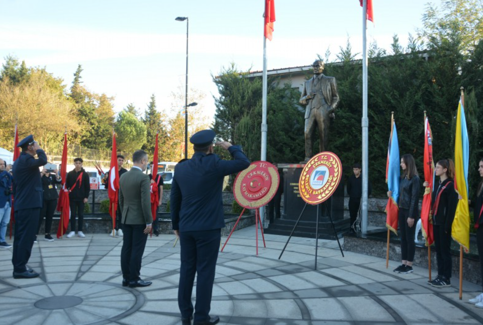 gazi-mustafa-kemal-atatuerk-vefat-n-n-85-inci-y-l-doenuemuende-cekmekoey-de-toerenlerle-yad-edildi