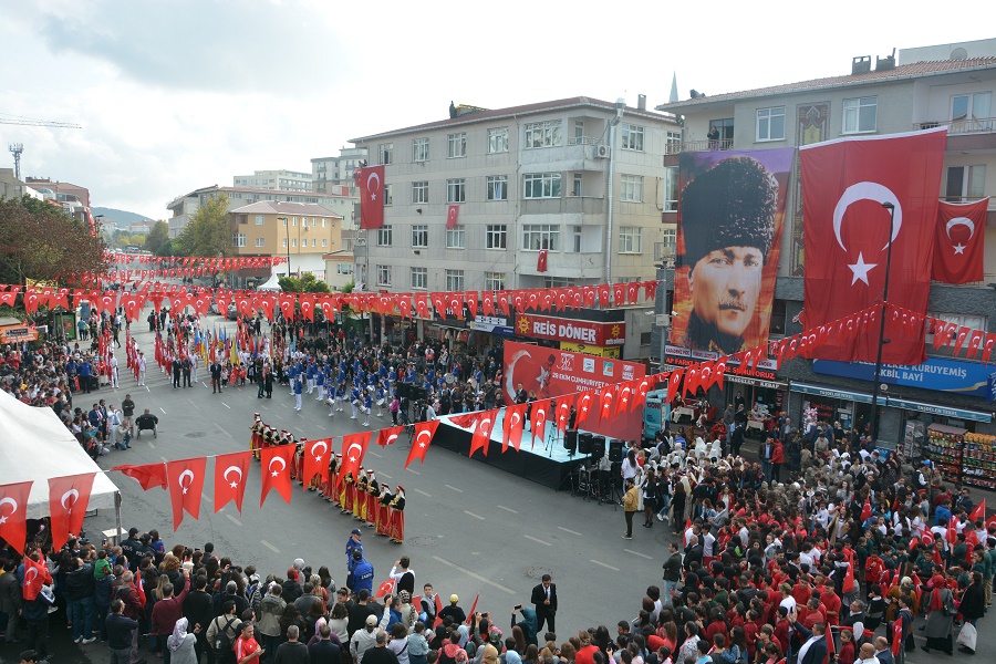 cekmekoey-29-ekim-cumhuriyet-bayrami-ni-coskuyla-kutladi